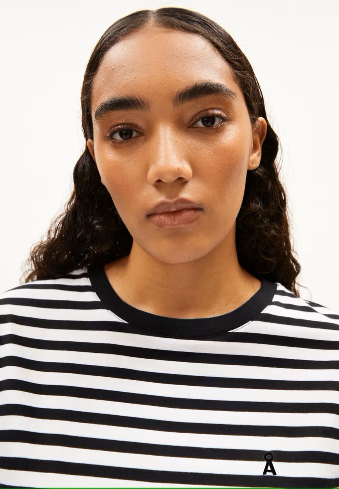 T-shirt Idaara Stripes Zwart Wit from The Blind Spot T-shirt Idaara Stripes Zwart Wit from The Blind Spot