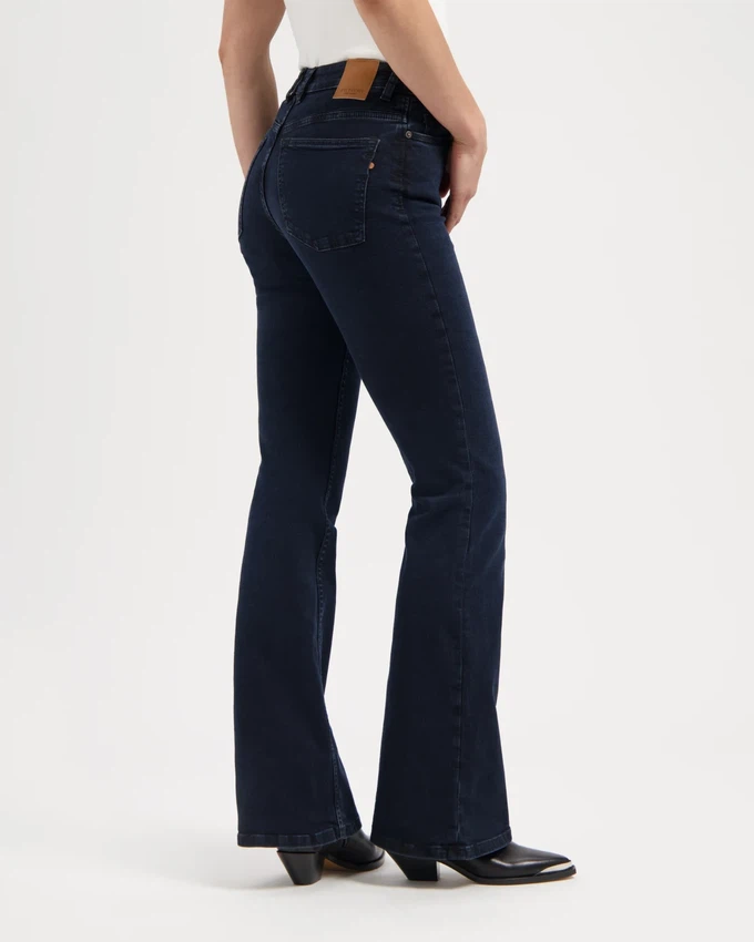 Kuyichi | Lisette Flare Deep Blue from The Blind Spot Kuyichi | Lisette Flare Deep Blue from The Blind Spot