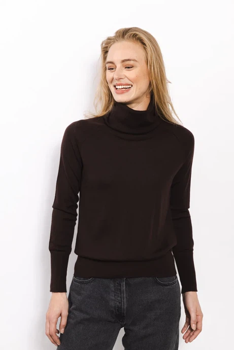 Trui Tokio Turtleneck Donkerbruin from The Blind Spot