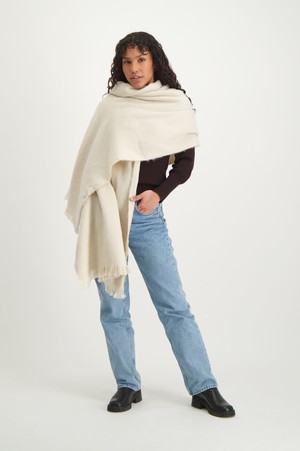 Alpaca Loca Sjaal Beige from The Blind Spot Alpaca Loca Sjaal Beige from The Blind Spot