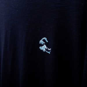 T-shirt lange mouw - gerecyclede stof - Japanse golf van Kanagawa - donkerblauw from The Driftwood Tales