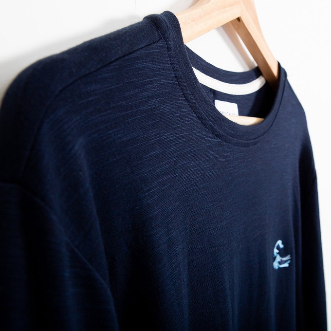T-shirt lange mouw - gerecyclede stof - Japanse golf van Kanagawa - donkerblauw from The Driftwood Tales