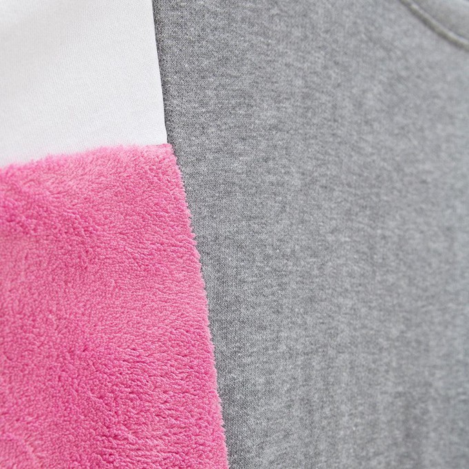 Sweatshirt - AMY - gemaakt van 4 verschillende gerecyclede stoffen - wit, donker roze, grijs from The Driftwood Tales