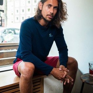 T-shirt lange mouw - gerecyclede stof - Japanse golf van Kanagawa - donkerblauw from The Driftwood Tales