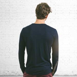 T-shirt lange mouw - gerecyclede stof - Japanse golf van Kanagawa - donkerblauw from The Driftwood Tales