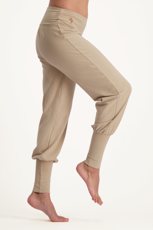 Dakini Yoga Broek – Sand from Urban Goddess Dakini Yoga Broek – Sand from Urban Goddess