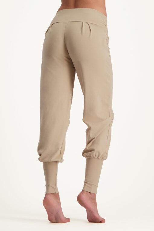 Dakini Yoga Broek – Sand from Urban Goddess Dakini Yoga Broek – Sand from Urban Goddess