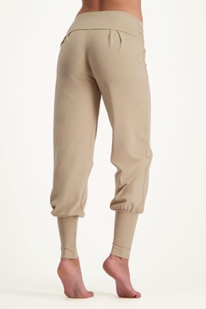 Dakini Yoga Broek – Sand from Urban Goddess Dakini Yoga Broek – Sand from Urban Goddess