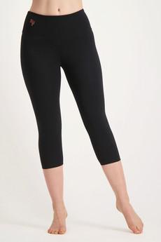 Satya Yoga Capri Legging – Bloom via Urban Goddess