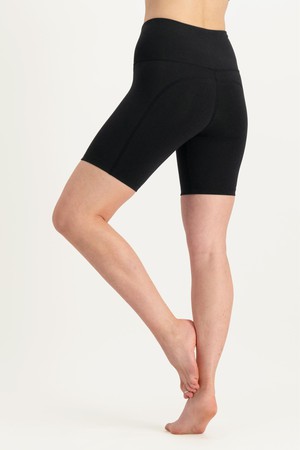 Sati Yoga Biker Shorts – Hibiscus from Urban Goddess