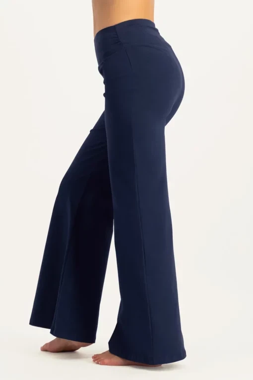 Maeve Weite Yogahose – Midnight from Urban Goddess