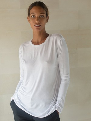 Long Sleeve Round Neck Tee in White from Urbankissed