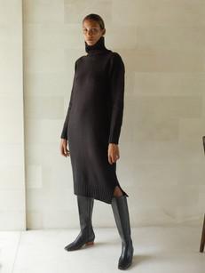 Iman Sweater Dress in Black van Urbankissed