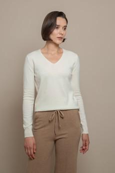 Anne Off-white - Fit And Warm V-neck Jumper via Urbankissed