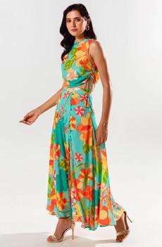 Sleeveless Top & Side-Slit Flared Skirt via Urbankissed