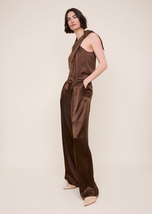Pleated satin trousers from Vanilia