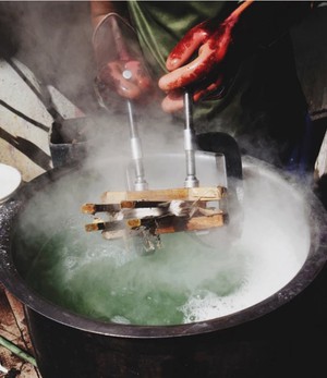 Zijden sjaal geel-zwart handgeverfd from Via India