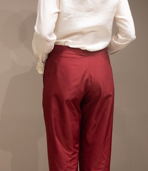 Rode zijden broek, gevoerd from Via India