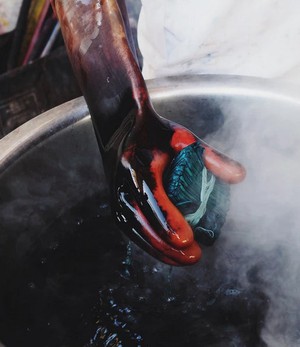 Zijden sjaal geel-zwart handgeverfd from Via India