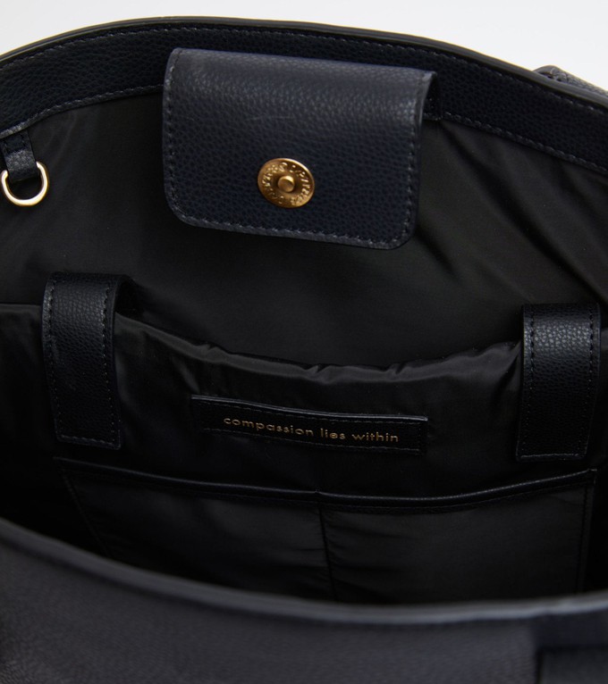 Honor Tote in Black with FREE Elia card holder and Raya Keyring from Votch