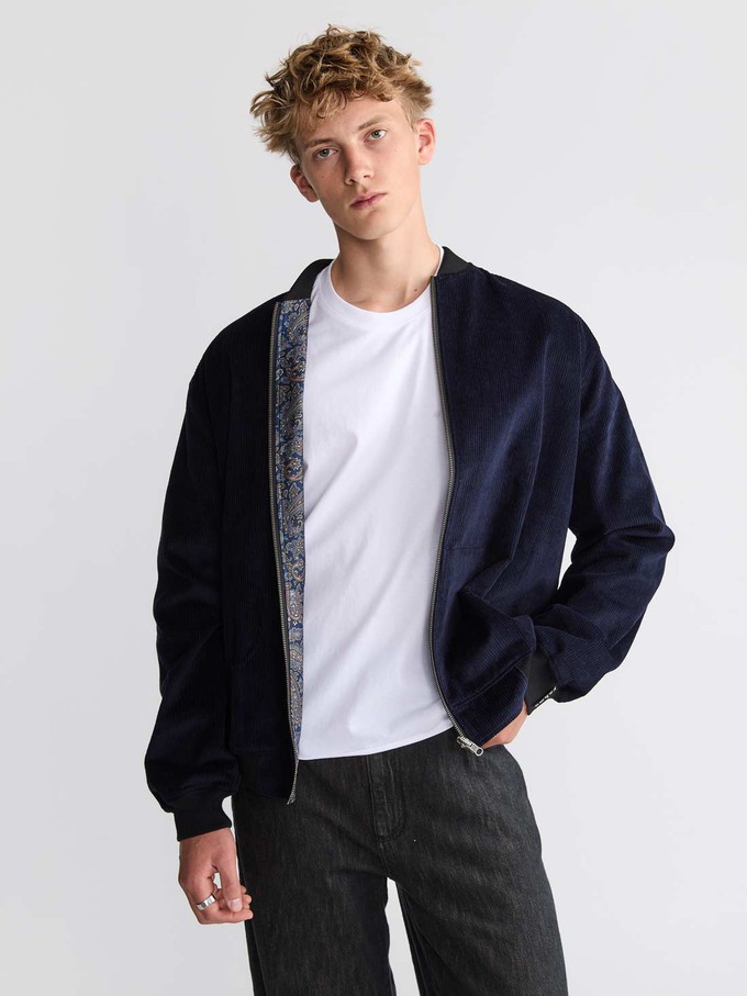 Oskar Reversible Bomber Paisley/Navy from Yahmo