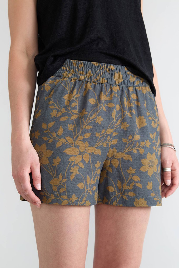 Rosi Shorts ikebana from Yahmo