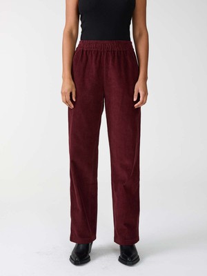 Marta Pants wine from Yahmo