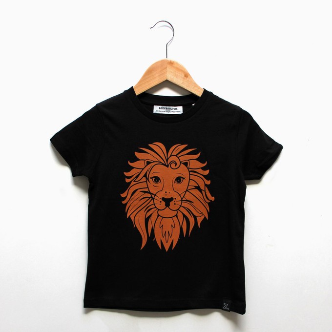 Kids t-shirt ‘Oeh Lion’ – Black from zebrasaurus