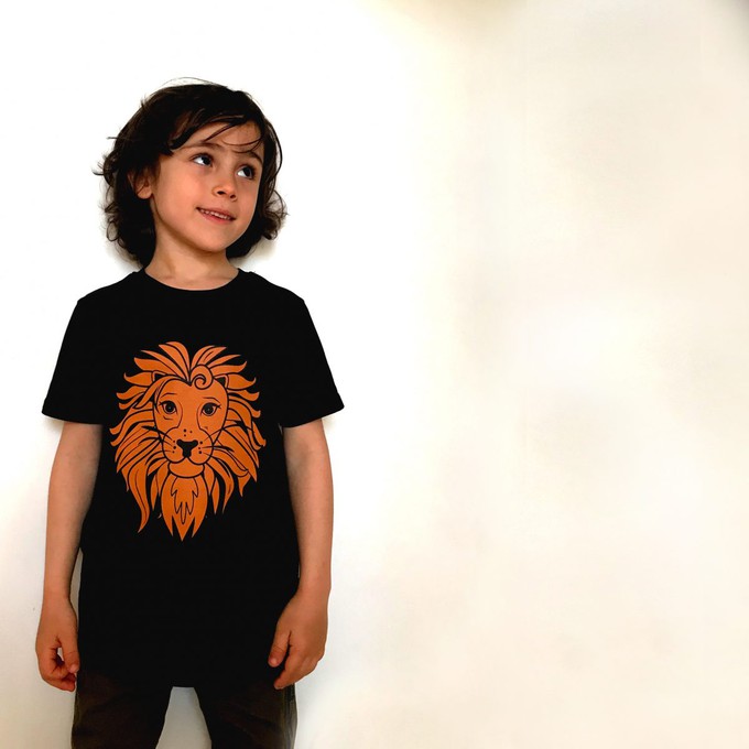 Kinder t-shirt ‘Oeh Lion’ – Black from zebrasaurus