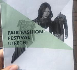 Regenponcho’s van suiker en natuurlijke verfstoffen  -  Fair Fashion Festival 2017